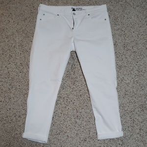 NWOT Gap Factory Girlfriend crop jean